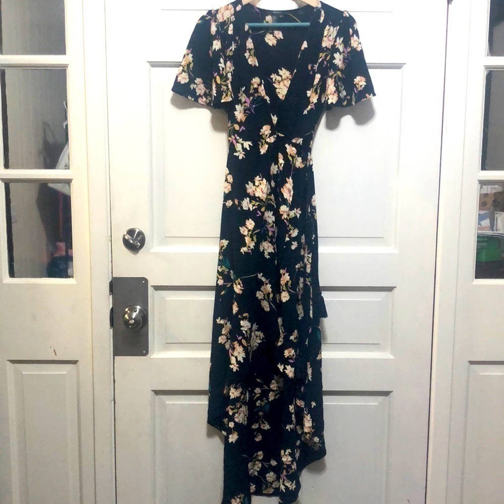 FOREVER 21 Black Floral Wrap Dress Small